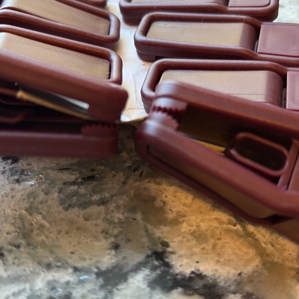 Joy Mangano Huggable Hangers Pant/Skirt Maroon Clips Set of 9 New- Never Used!